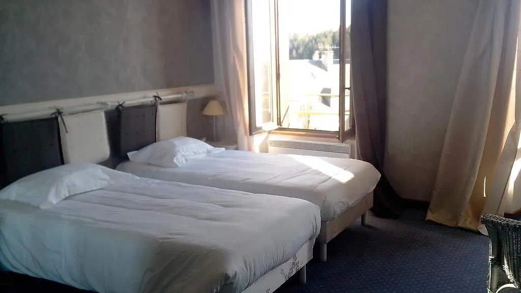 Logis Hotel Restaurant Gilles Moreau לאיול
