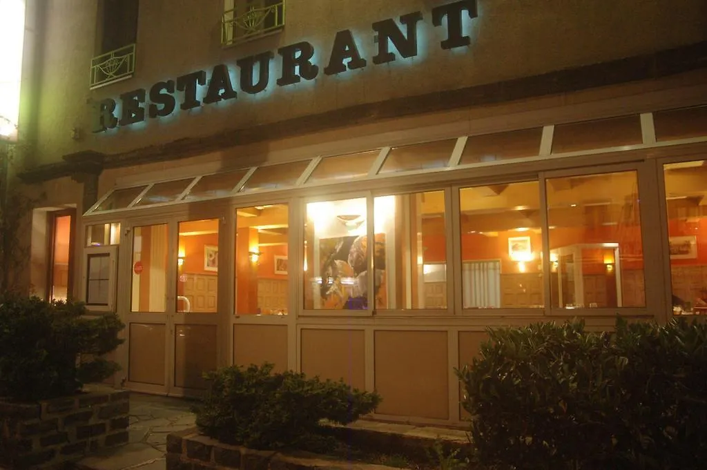 Logis Hotel Restaurant Gilles Moreau לאיול