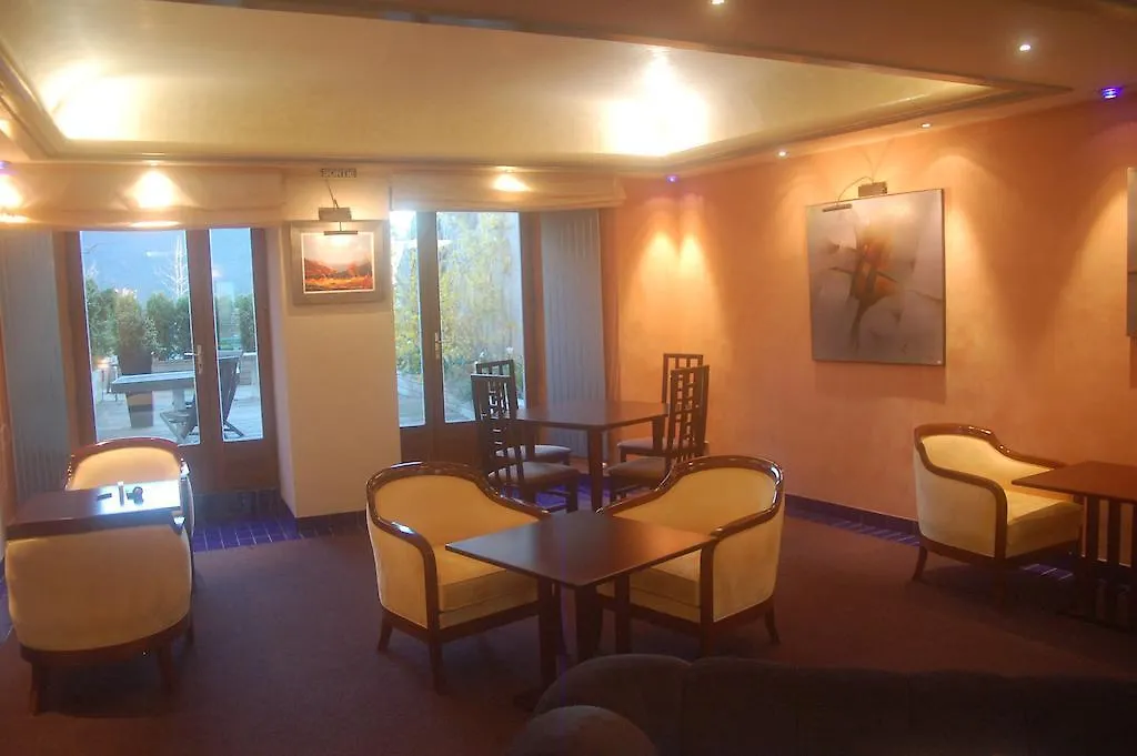 ***  Logis Hotel Restaurant Gilles Moreau לאיול צרפת