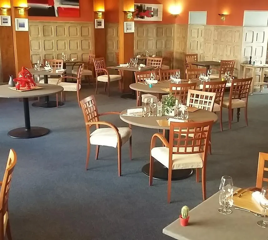 Logis Hotel Restaurant Gilles Moreau לאיול