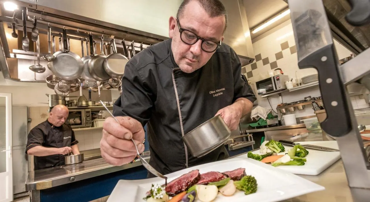 Logis Hotel Restaurant Gilles Moreau לאיול
