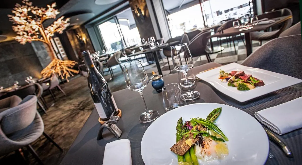 ***  Logis Hotel Restaurant Gilles Moreau לאיול צרפת