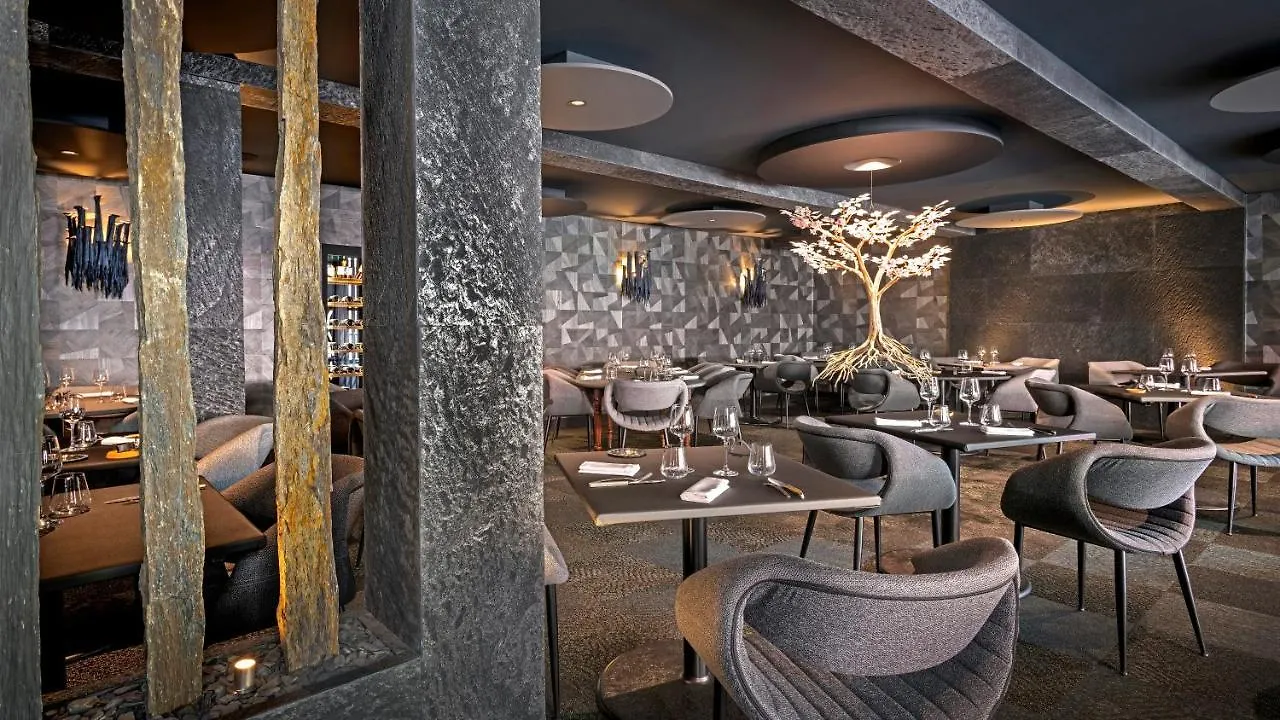 Logis Hotel Restaurant Gilles Moreau לאיול