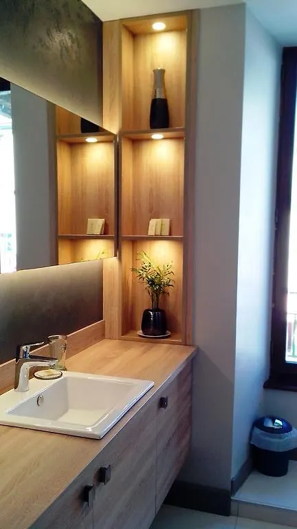***  Logis Hotel Restaurant Gilles Moreau לאיול צרפת