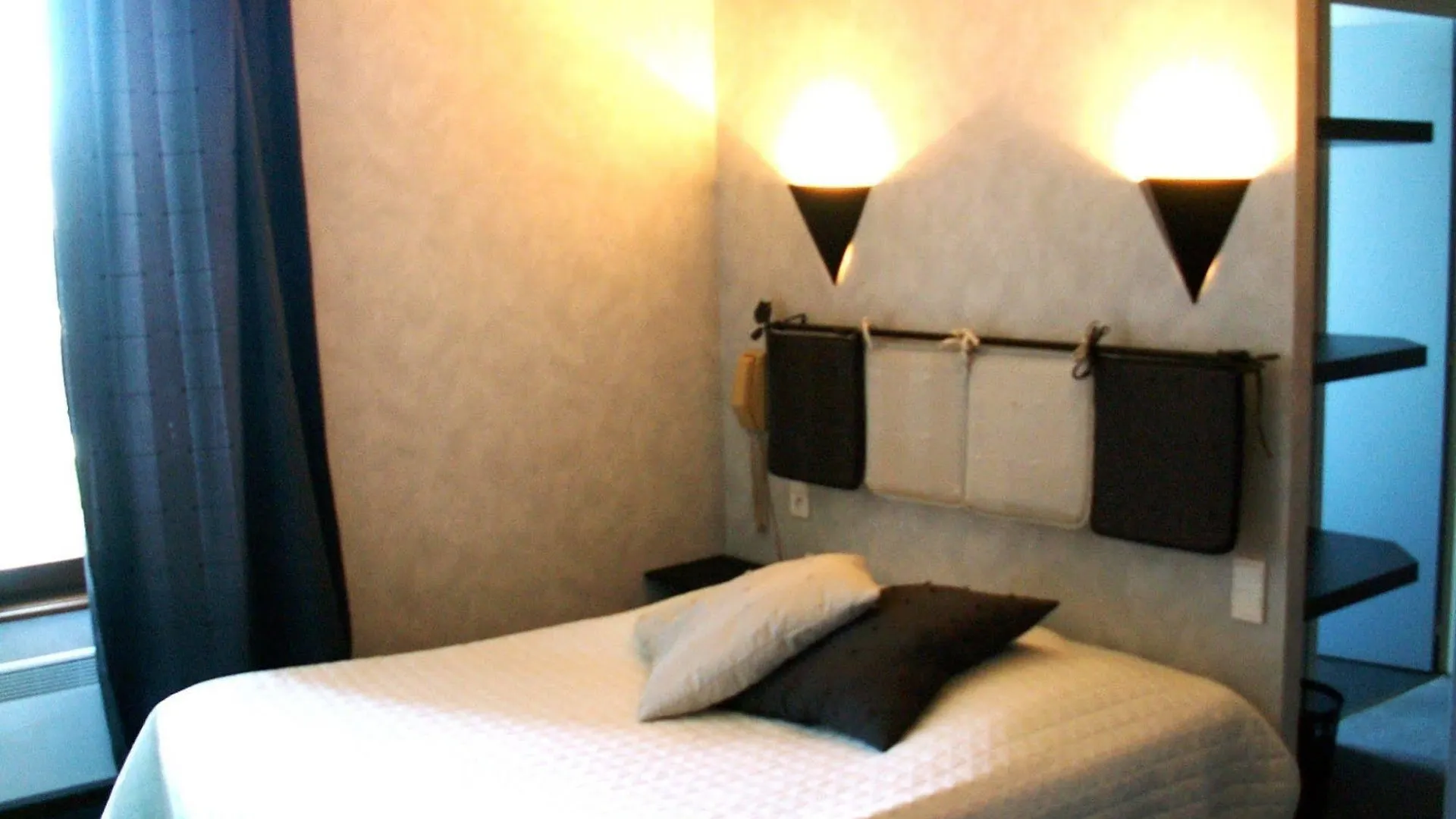 ***  Logis Hotel Restaurant Gilles Moreau לאיול צרפת