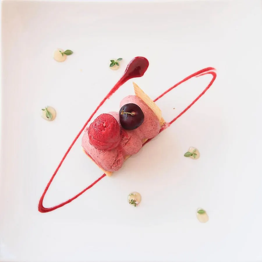 Logis Hotel Restaurant Gilles Moreau לאיול