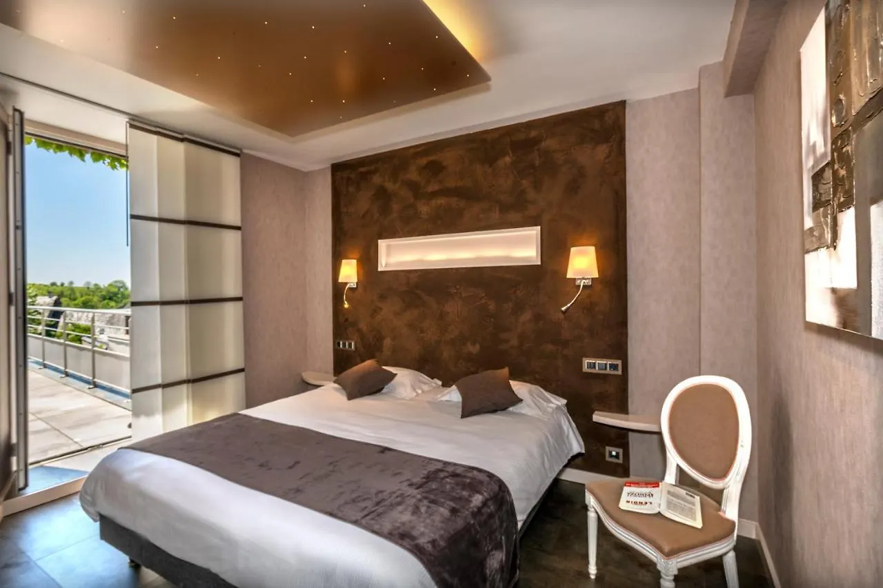 Logis Hotel Restaurant Gilles Moreau לאיול צרפת