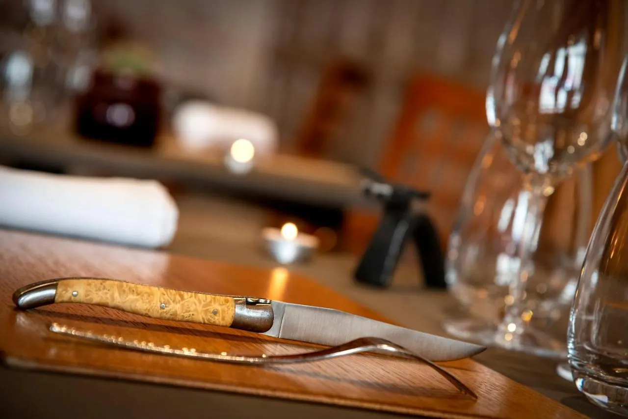 Logis Hotel Restaurant Gilles Moreau לאיול