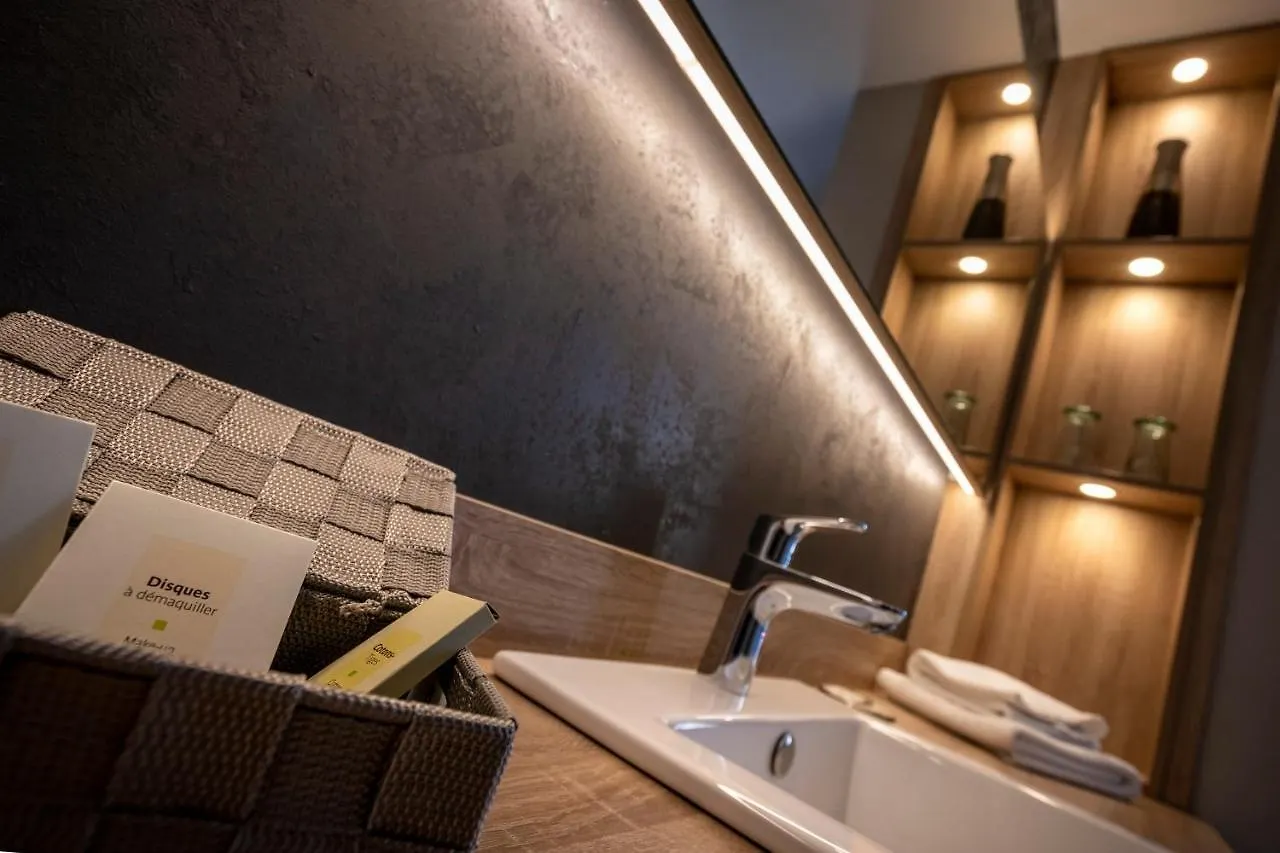 Logis Hotel Restaurant Gilles Moreau לאיול