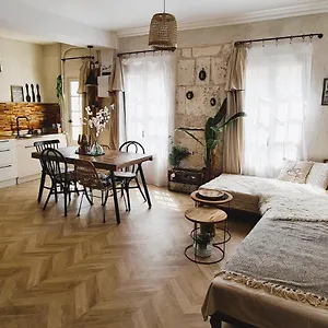 Lunaria Annua Centre-historique Avignon, à Deux Pas Du Palais, 4-5 Personnes Wifi France